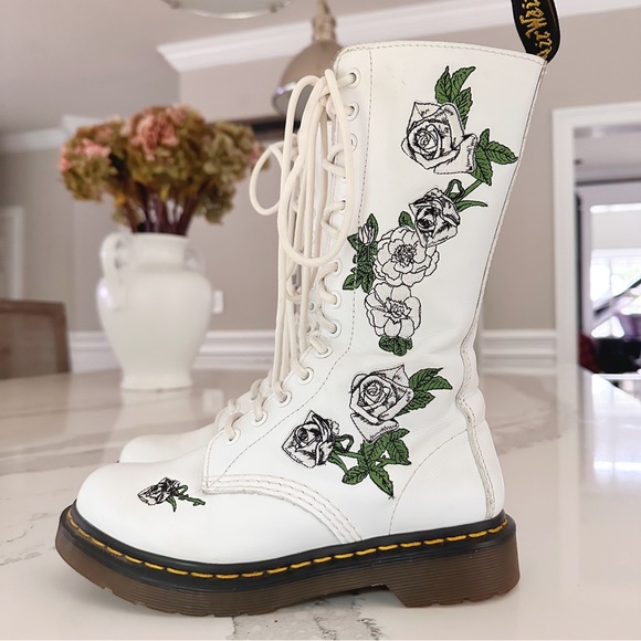 Dr Martens Vonda Floral Lace Up Boots - Picture 3 of 16